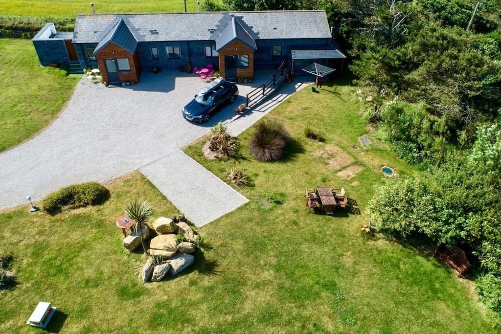 2 Bedroom Cottage sleeps 4, with Pool Use, Sennen Buitenkant foto