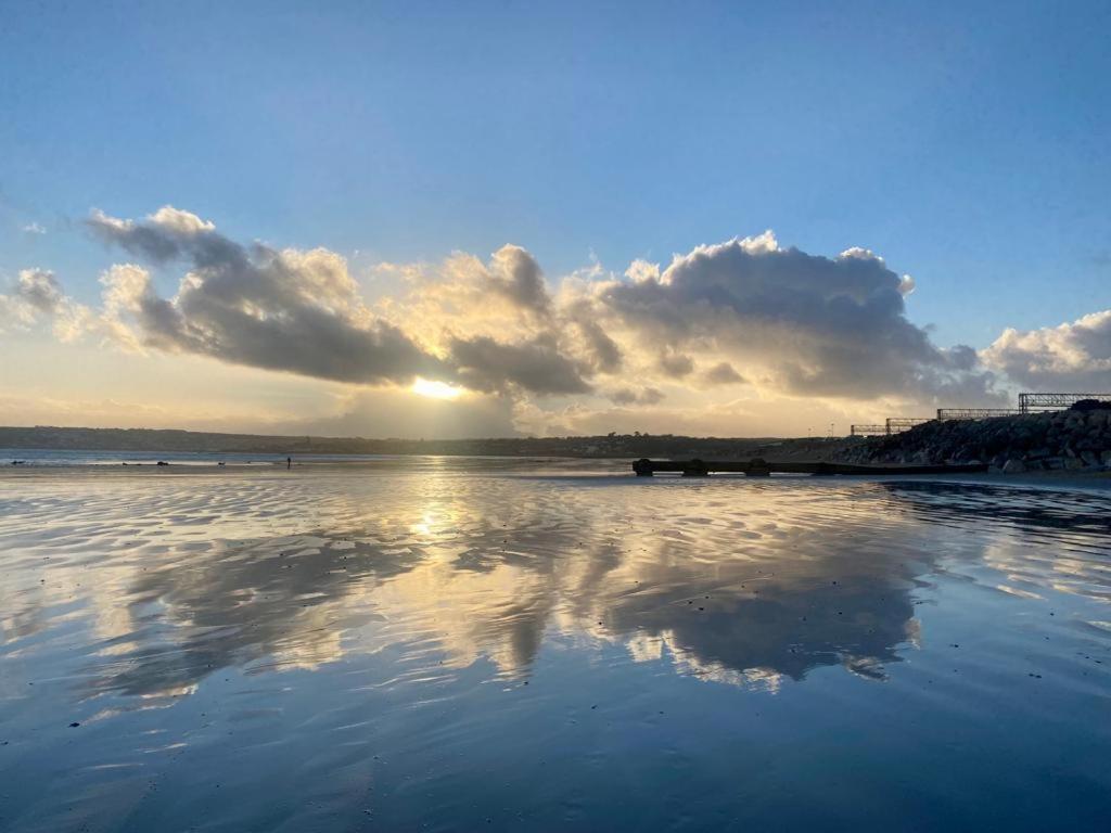 2 Bedroom Cottage sleeps 4, with Pool Use, Sennen Buitenkant foto