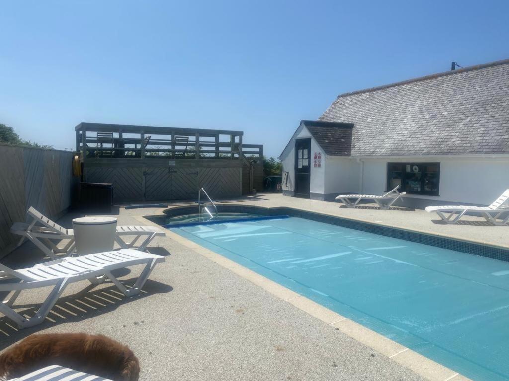 2 Bedroom Cottage sleeps 4, with Pool Use, Sennen Buitenkant foto