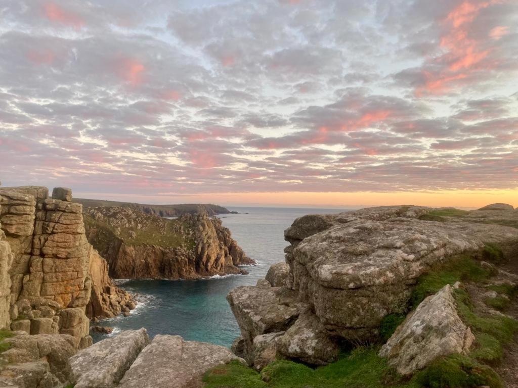 2 Bedroom Cottage sleeps 4, with Pool Use, Sennen Buitenkant foto