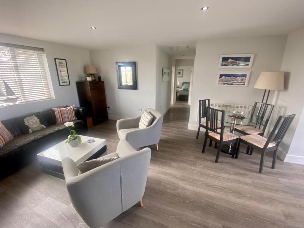 2 Bedroom Cottage sleeps 4, with Pool Use, Sennen Buitenkant foto