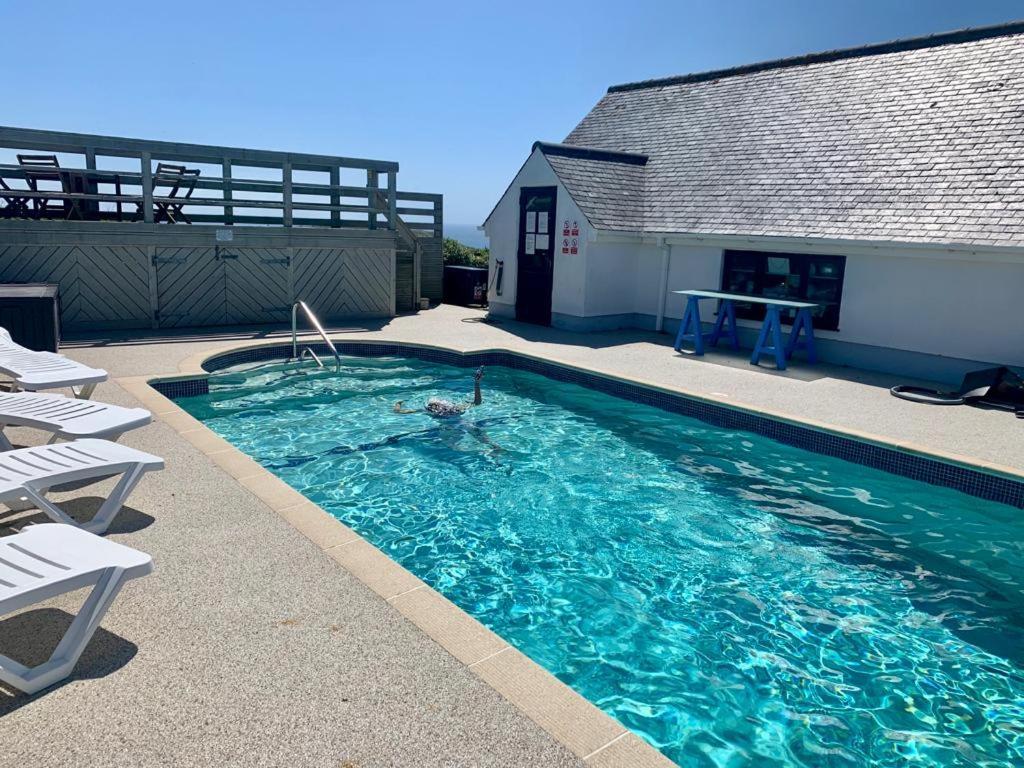 2 Bedroom Cottage sleeps 4, with Pool Use, Sennen Buitenkant foto